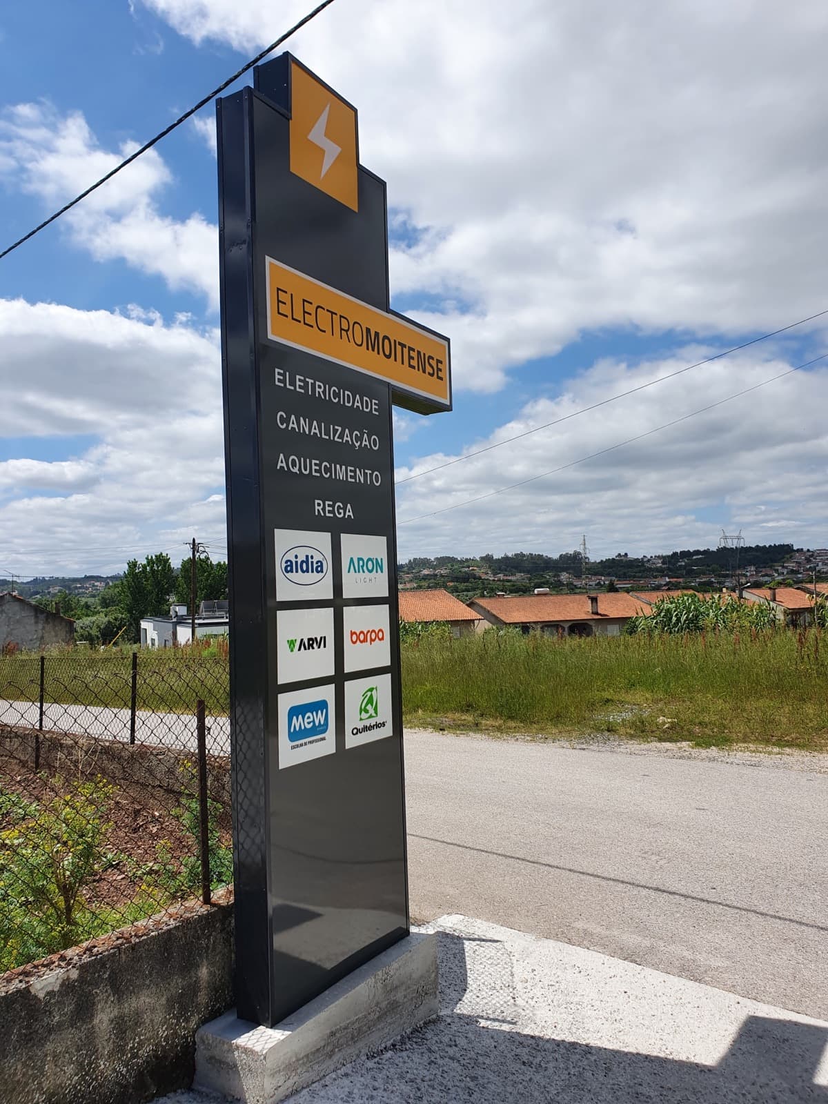 Instalações e equipa da Electromoitense